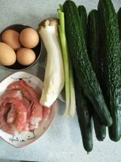Make cucumber shrimp egg frying step 0