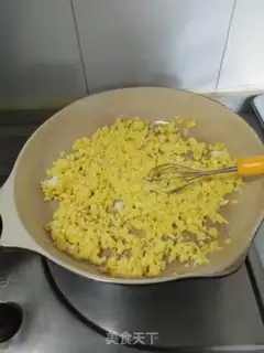 Make cucumber shrimp egg frying step 1