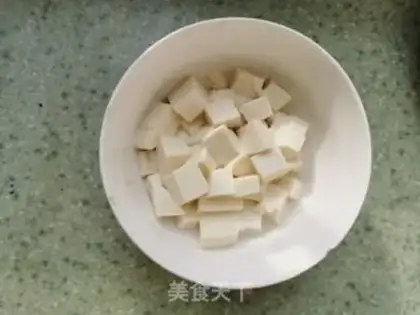 Make Fresh tofu soup step 1