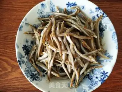 Make Spicy little fish step 1