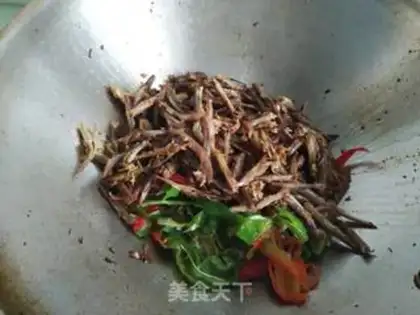 Make Spicy little fish step 8