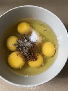 Make Yellow eggs step 1