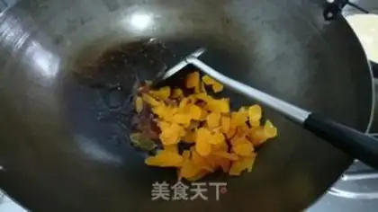 Make Spicy sweet potatoes and little fish step 2