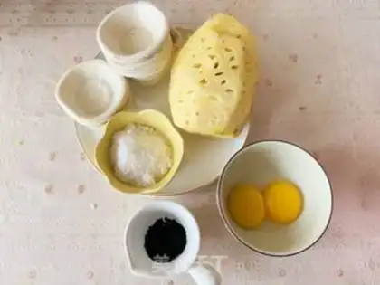 Make Sweet pineapple pie step 0