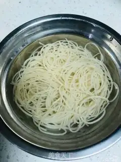 Make Korean chili noodles step 3