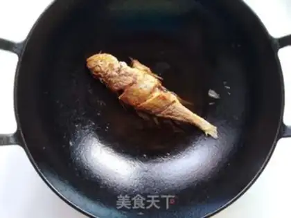 Make Roller burns yellow fish step 2