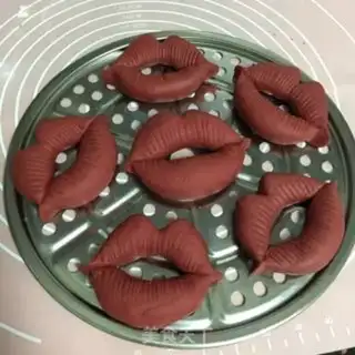 Make Red lips step 9