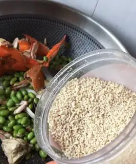 Make Bean fried crabs step 17