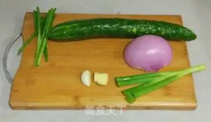 Make Curry sauce dry noodles step 0