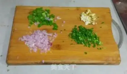 Make Curry sauce dry noodles step 1