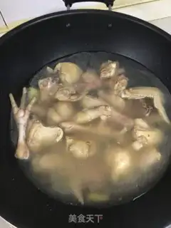 Make curry chickens step 1