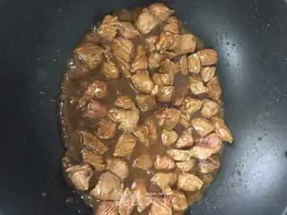 Make Black pepper beef noodles step 3