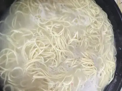 Make Black pepper beef noodles step 4