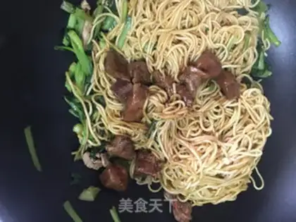 Make Black pepper beef noodles step 7