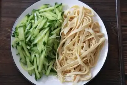 Make cucumber dry tofu bud step 0