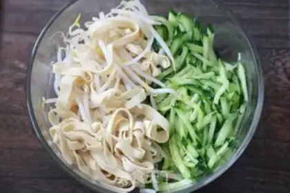 Make cucumber dry tofu bud step 3