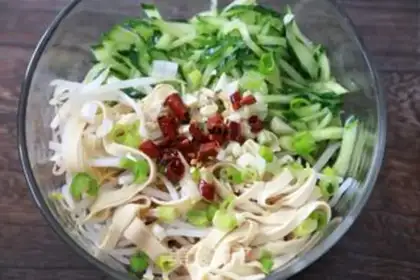 Make cucumber dry tofu bud step 4
