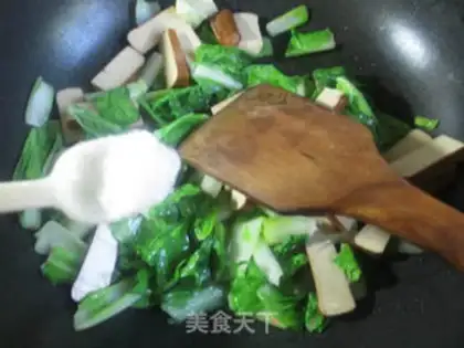 Make Egg-dried cabbage step 5