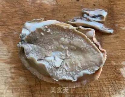 Make Xinjiang chili fried abalone step 0
