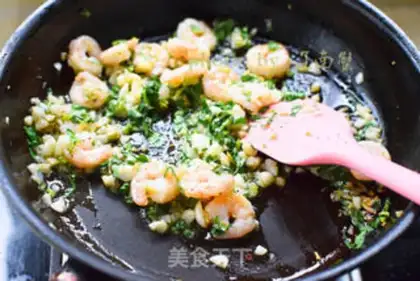 Make Garlic shrimp step 4