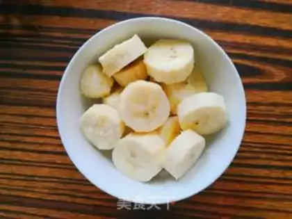 Make Banana shake step 1