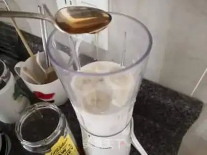 Make Banana shake step 3