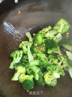 Make Garlic broccoli step 3
