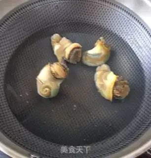 Make Smelt fried conch step 0