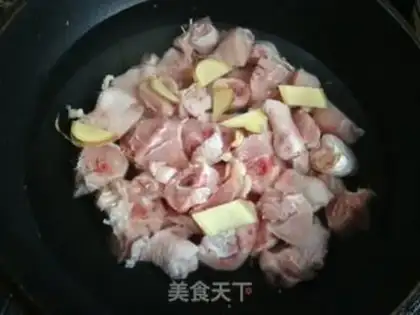 Make Chicken pieces of sauce step 1