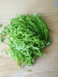 Make Spilled noodles with pepper step 1