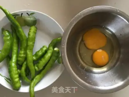 Make Chili fried eggs step 0