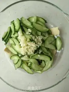 Make A cucumber chicken step 1