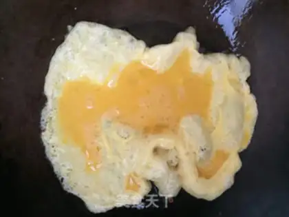 Make Chili fried eggs step 1