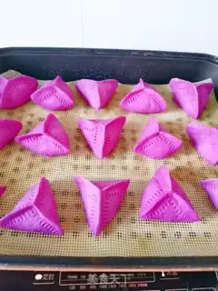 Make Flaming Dragon Sugar Triangle step 14