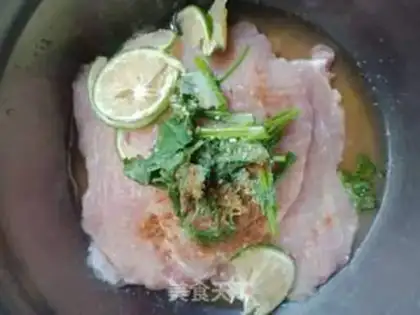 Make Tomato sauce spicy meat step 0