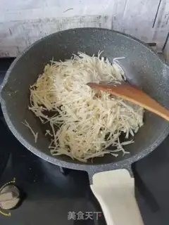 Make Golden fungus fried eggs step 2