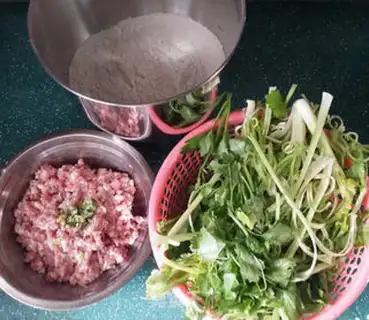 Make Celery pork dumplings step 0