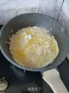 Make Golden fungus fried eggs step 3
