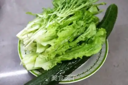 Make quinoa vegetable salad step 0