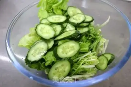Make quinoa vegetable salad step 2