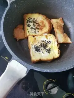 Make Sesame egg toast step 2