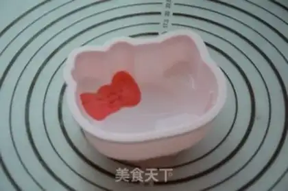 Make FOUR-INCH KITTY STEAM CAKE step 9