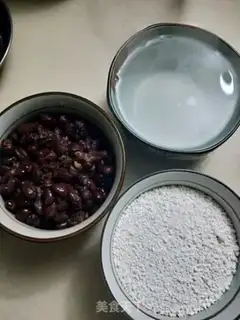 Make Red bean hoof cake step 0