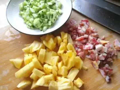 Make Pineapple rice step 1