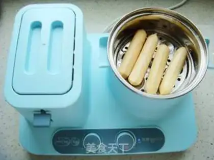 Make Sausage egg rolls step 5