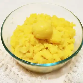 Make ♪ Gold, sand, milk, ice-cream mooncake ♪ step 0
