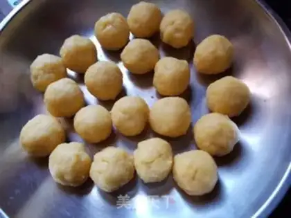 Make ♪ Gold, sand, milk, ice-cream mooncake ♪ step 1