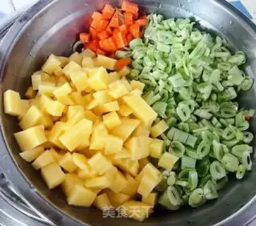 Make The pasta when the ribs are red step 0