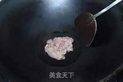 Make Pyramid carrots, fried meat step 1