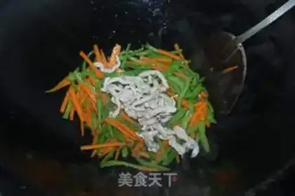 Make Pyramid carrots, fried meat step 4